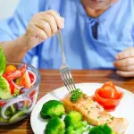 Benessere per anziani: dieta equilibrata e assistenza